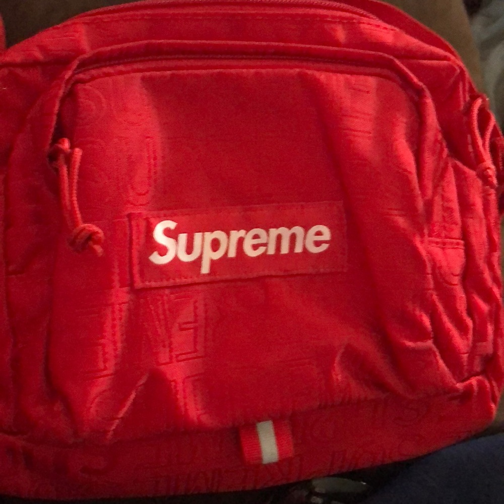 SUPREME Shoulder Bag